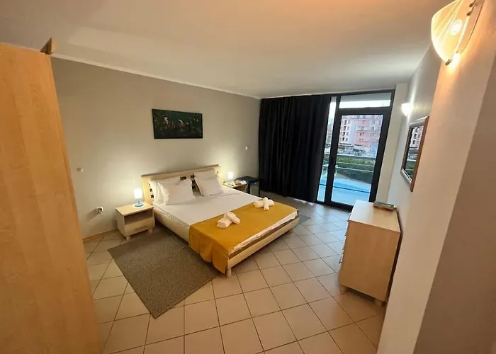 Large In Sunny Daire *