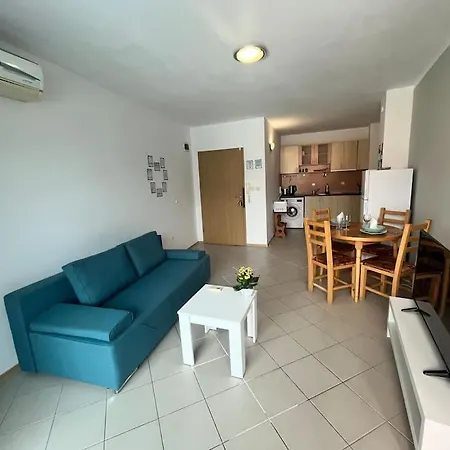 Large In Sunny Appartement *