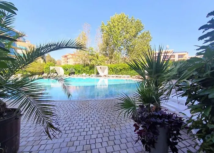 Large In Sunny * Солнечный берег