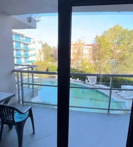 Large In Sunny Апартаменты