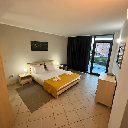 Large In Sunny 아파트 *