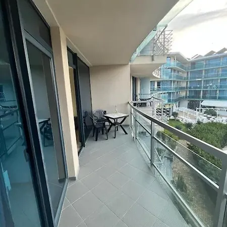 Large In Sunny 아파트 *